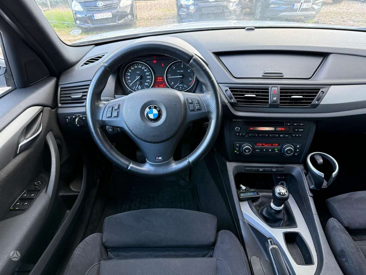 BMW X1 2011 — photo 7