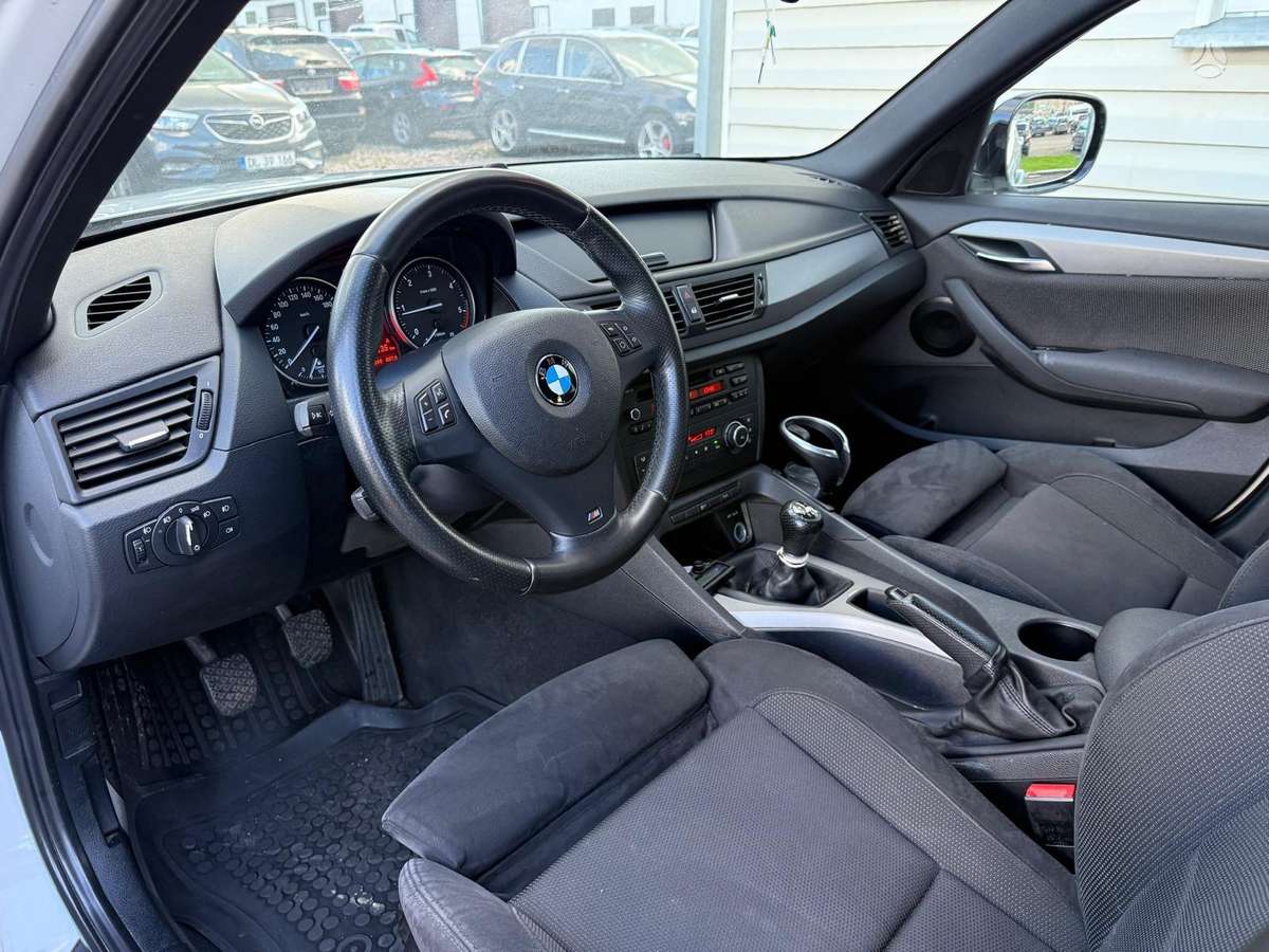 BMW X1 2011 — photo 8