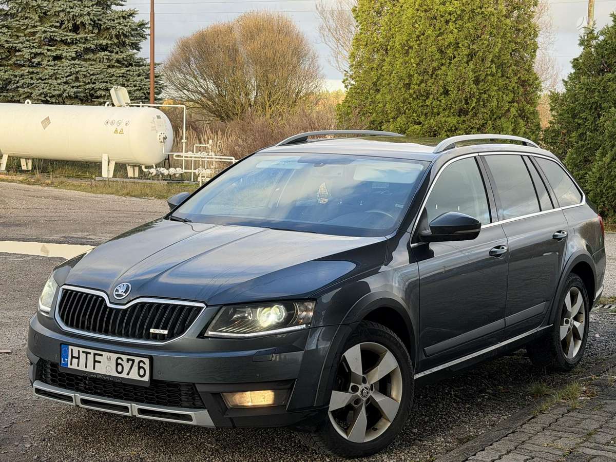 Skoda Octavia 2015 — rear view