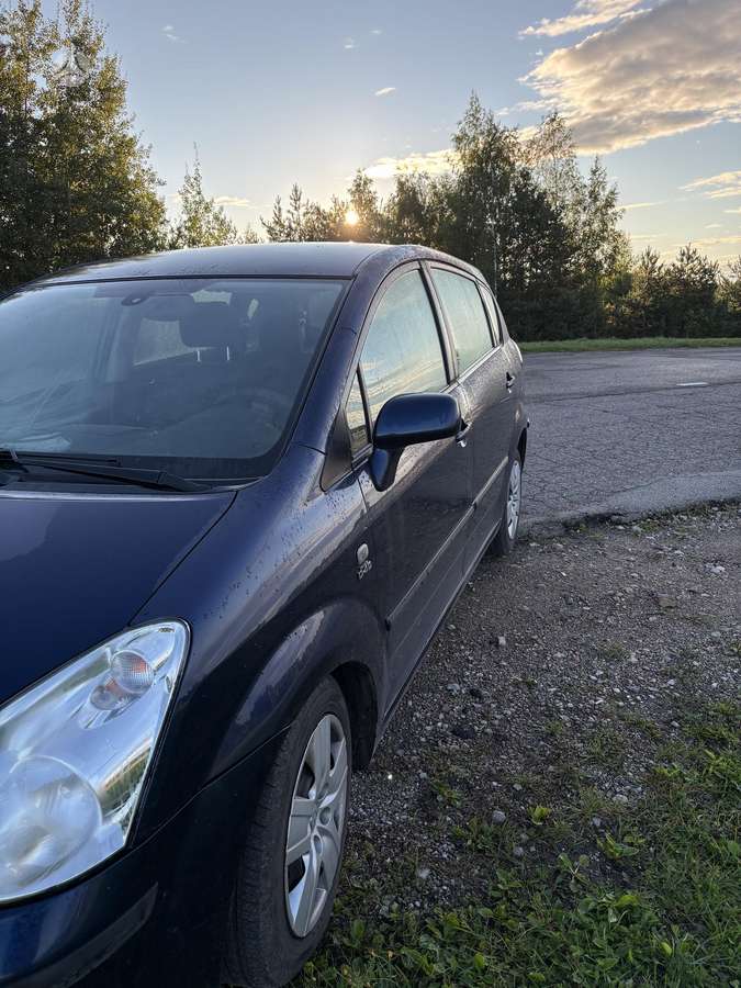 Toyota Corolla 2004 — photo 10