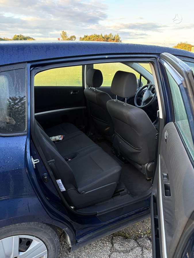 Toyota Corolla 2004 — photo 7