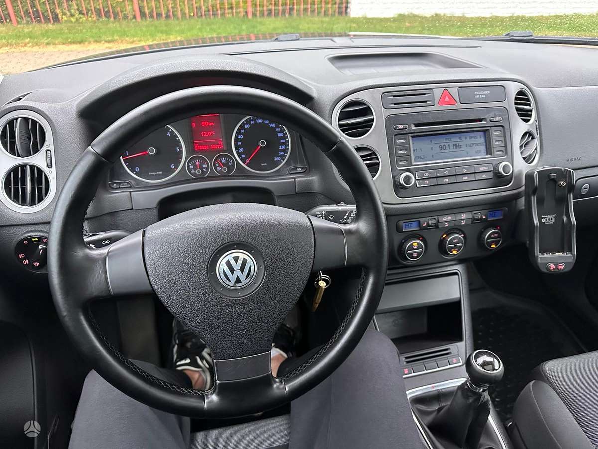 Volkswagen Tiguan 2009 — photo 17