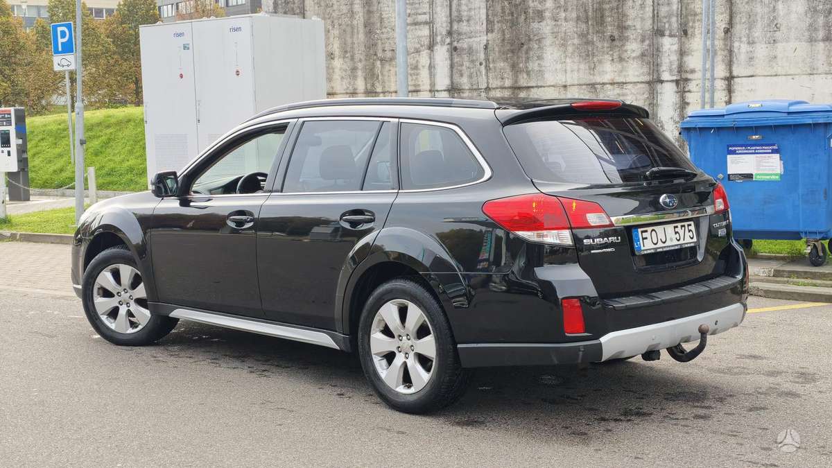 Subaru Outback 2011 — вигляд ззаду