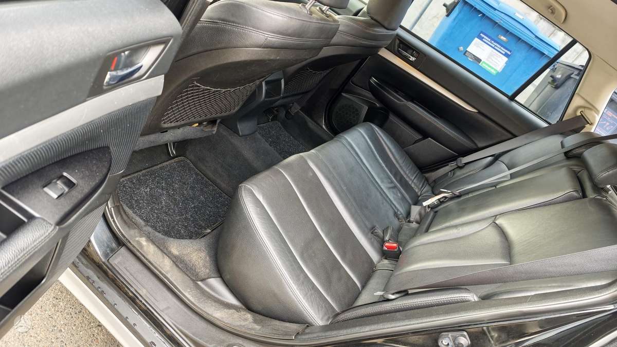 Subaru Outback 2011 — фото 20