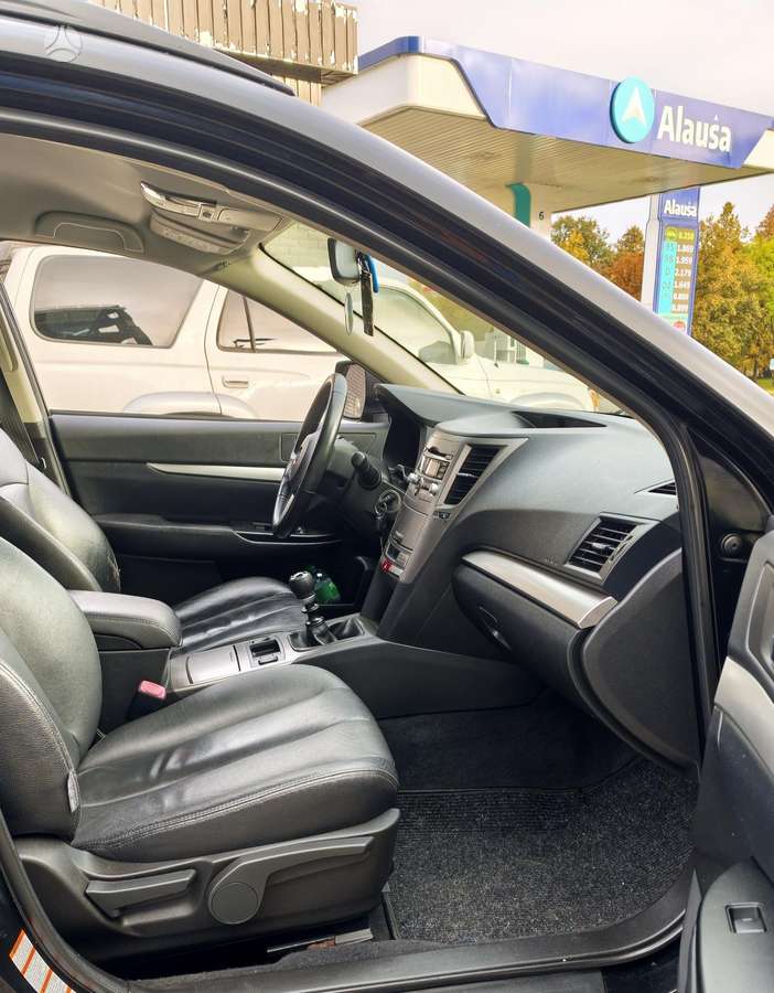 Subaru Outback 2011 — фото 32