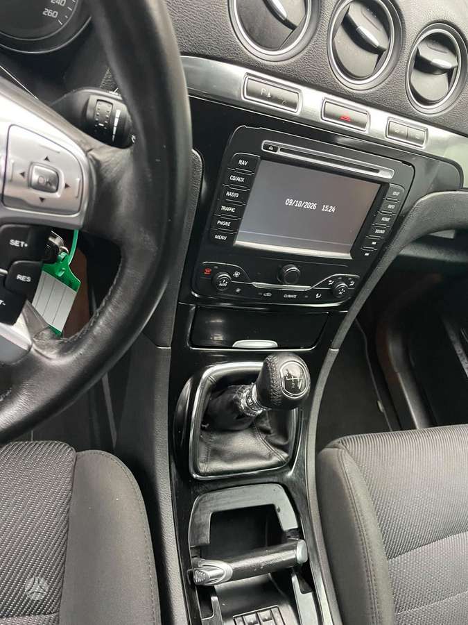Ford Galaxy 2013 — photo 11