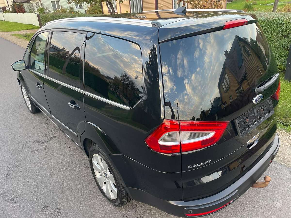 Ford Galaxy 2013 — photo 18