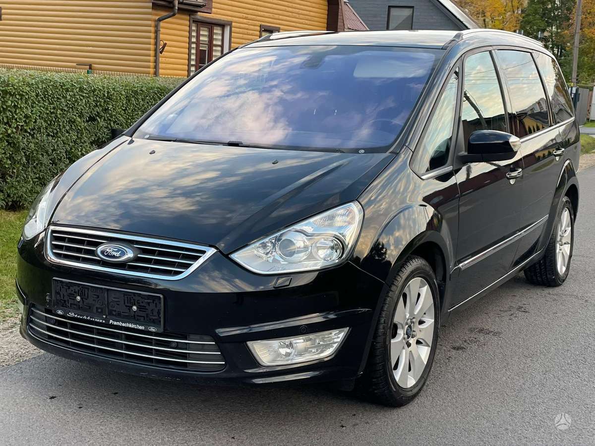 Ford Galaxy 2013 — rear view