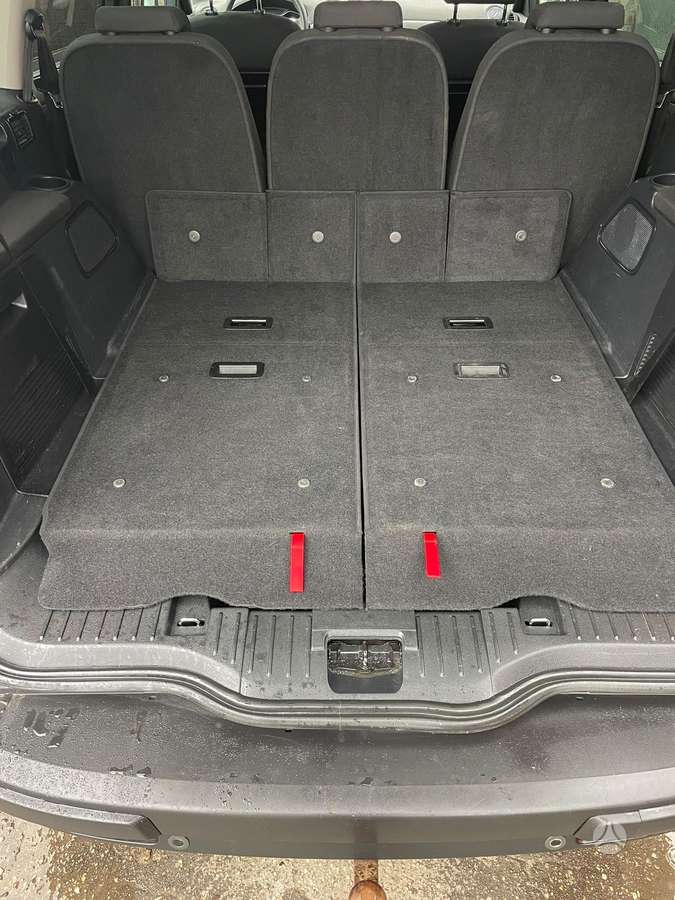 Ford Galaxy 2013 — photo 20