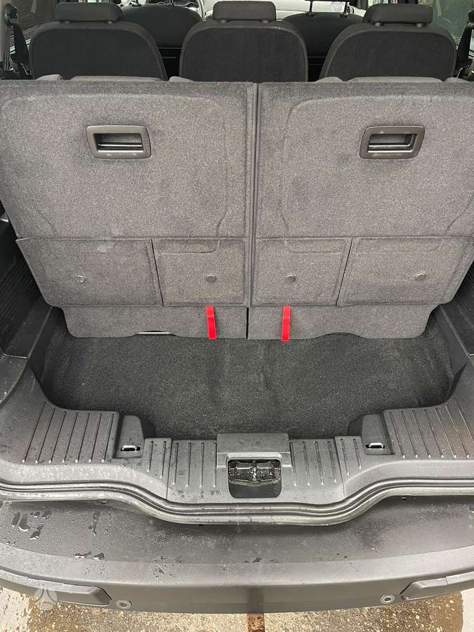 Ford Galaxy 2013 — photo 21