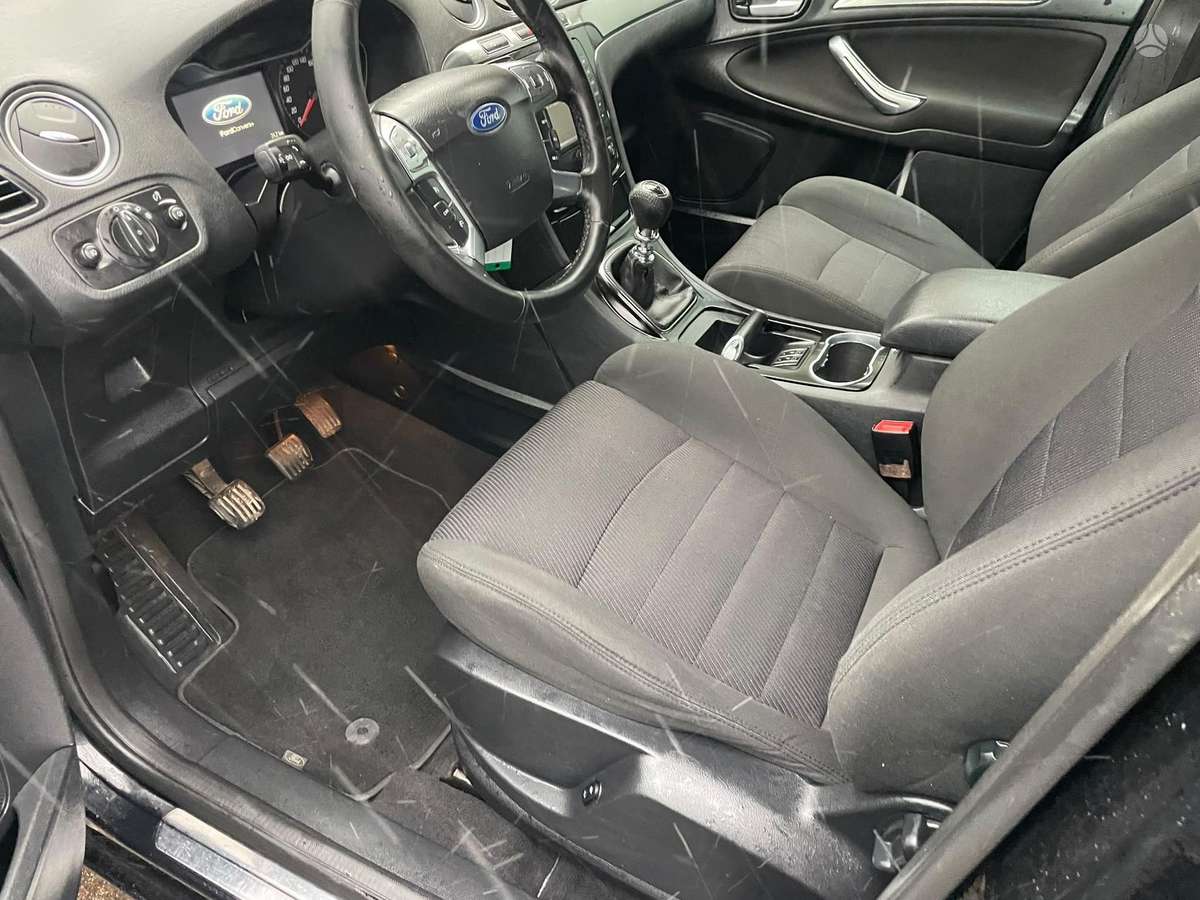 Ford Galaxy 2013 — photo 6
