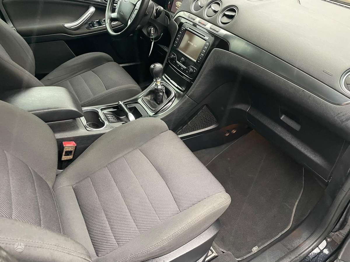 Ford Galaxy 2013 — photo 7