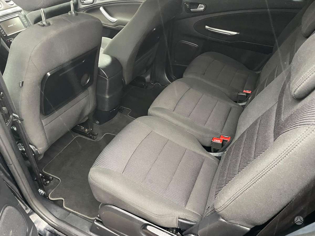Ford Galaxy 2013 — photo 9