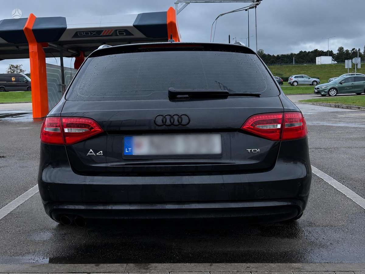 Audi A4 2012 — вигляд ззаду