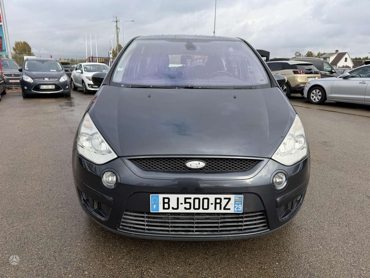 Ford S-MAX 2008 — rear view