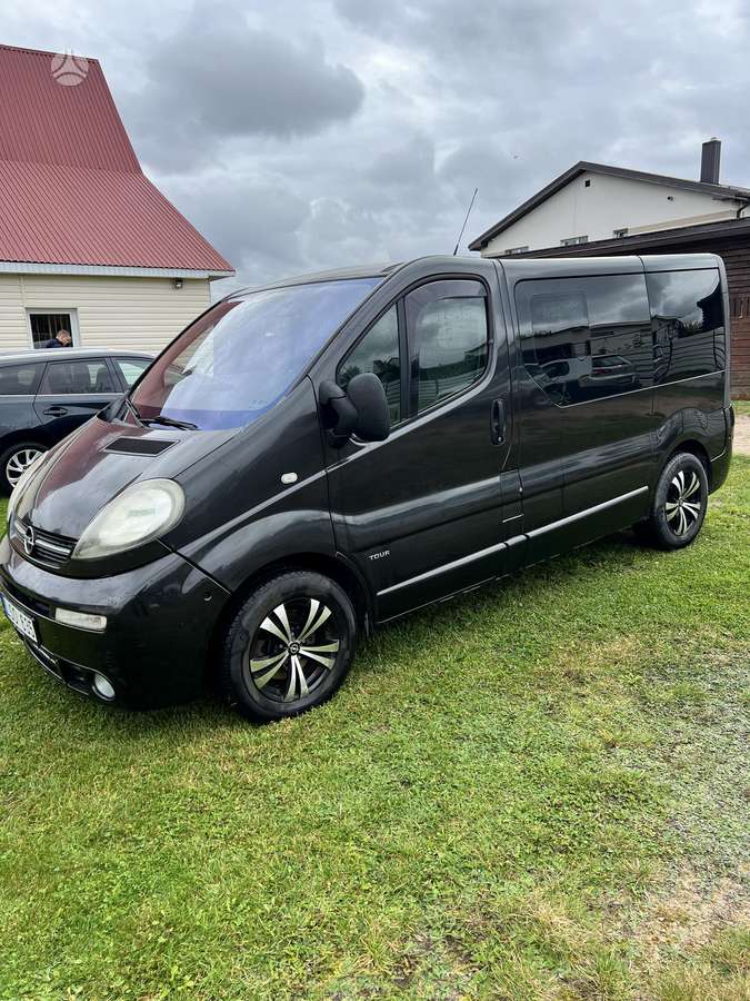 Opel Vivaro 2004 — салон