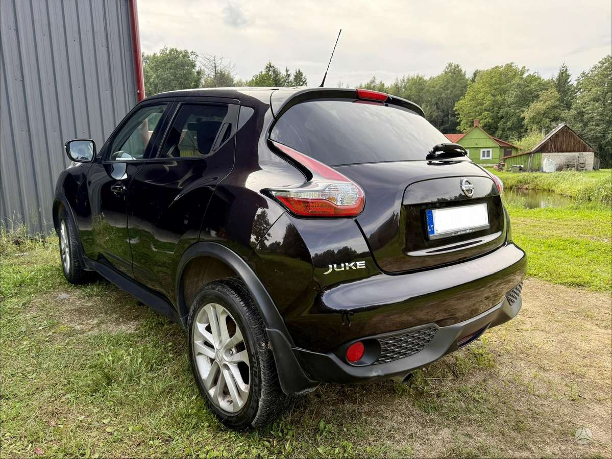 Nissan Juke 2015 — rear view