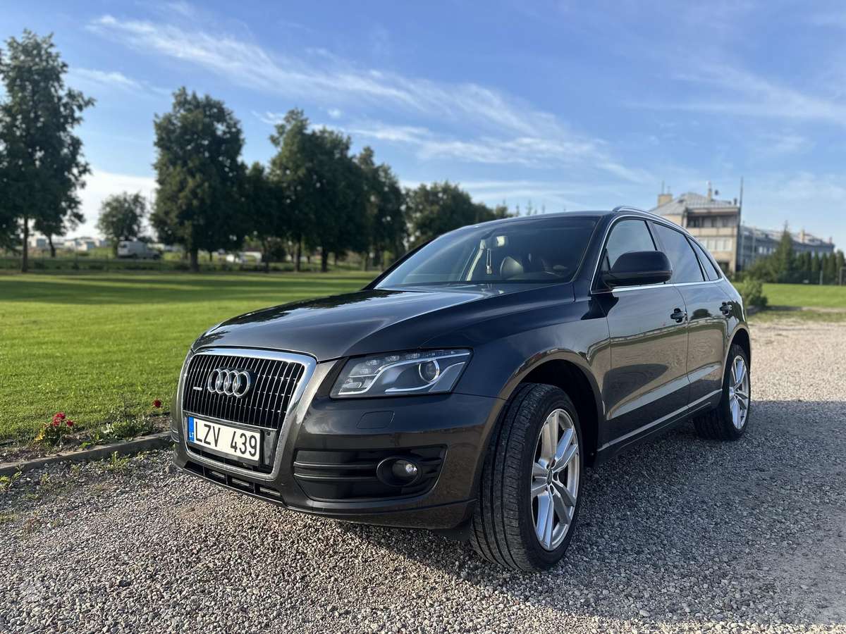 Audi Q5 2011 — салон