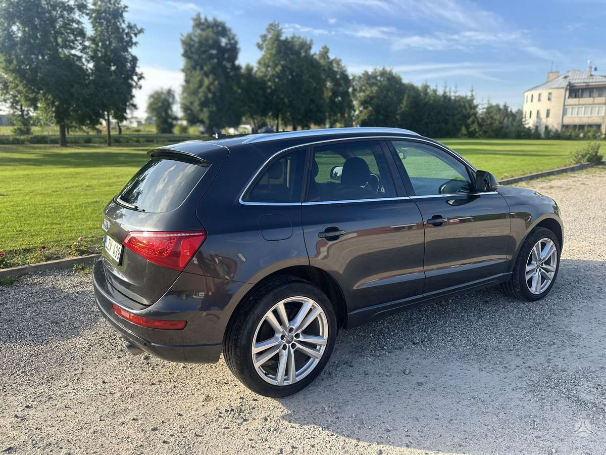 Audi Q5 2011 — двигун 3000 cm³, 239 HP (176kW)