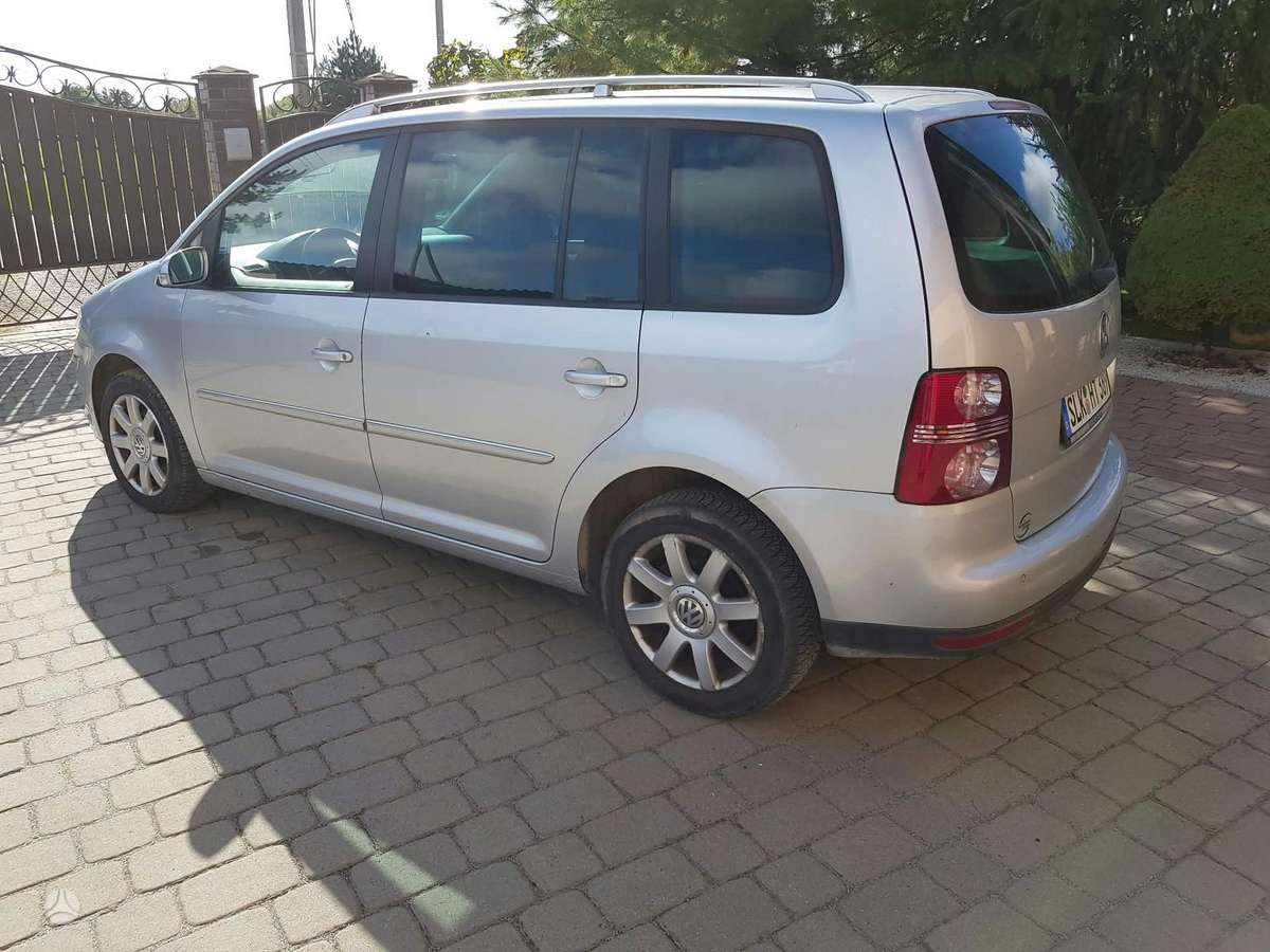 Volkswagen Touran 2007 — rear view
