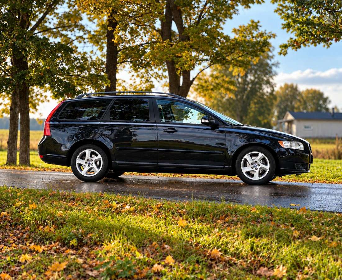Volvo V50 2010 — photo 10