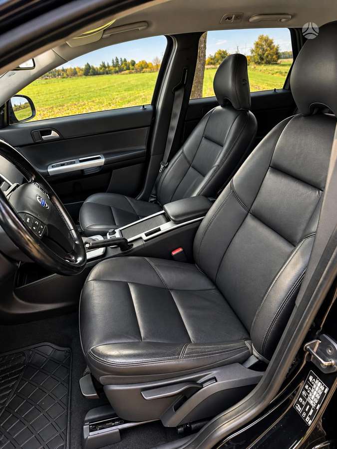 Volvo V50 2010 — photo 11