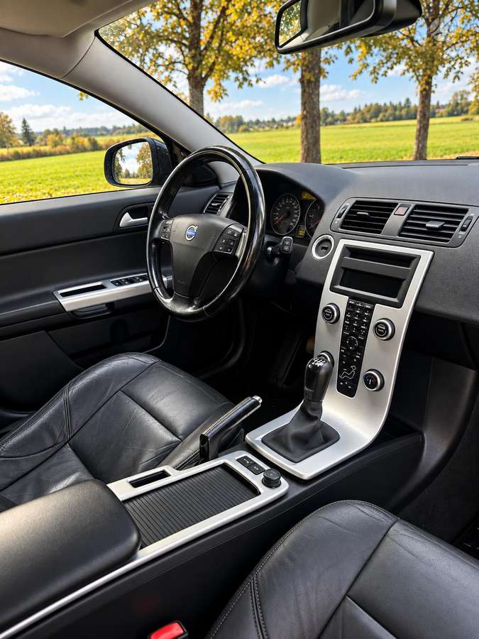 Volvo V50 2010 — photo 12