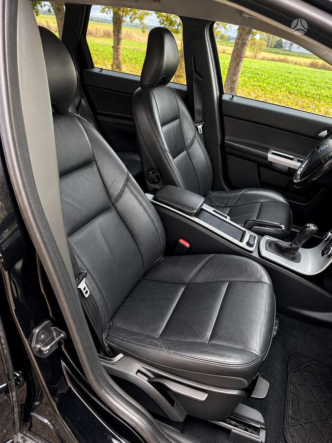 Volvo V50 2010 — photo 13