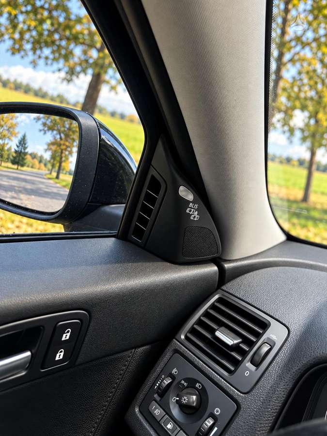 Volvo V50 2010 — photo 14