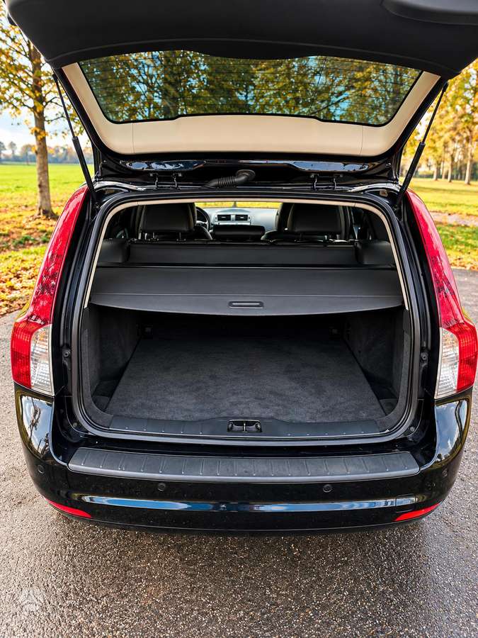 Volvo V50 2010 — photo 17