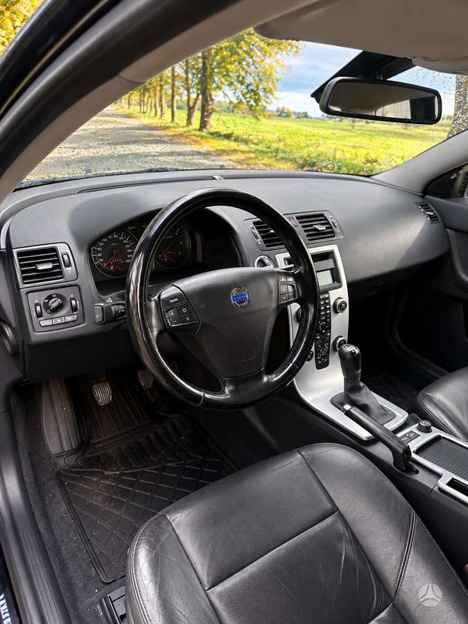 Volvo V50 2010 — photo 21