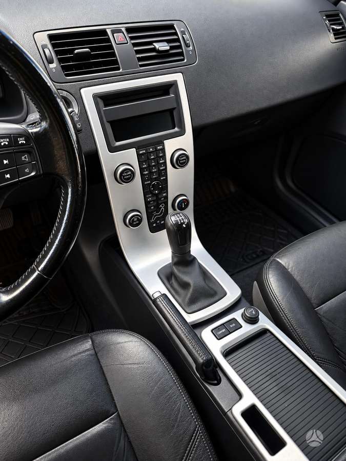 Volvo V50 2010 — photo 22