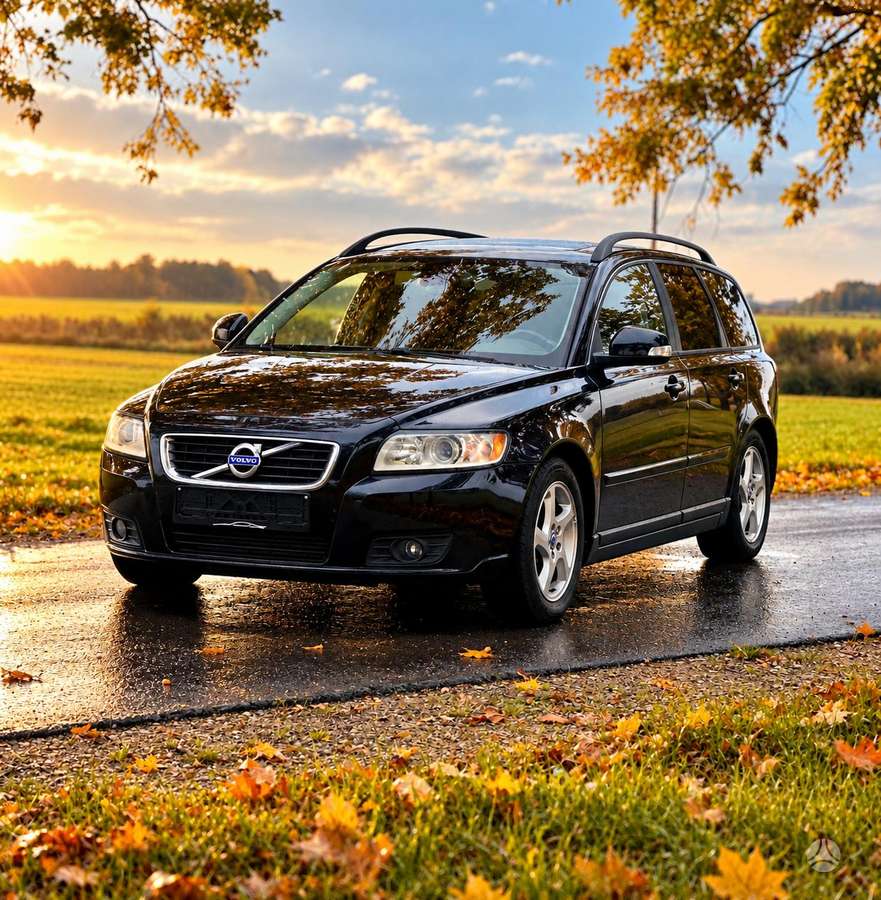 Volvo V50 2010 — interior
