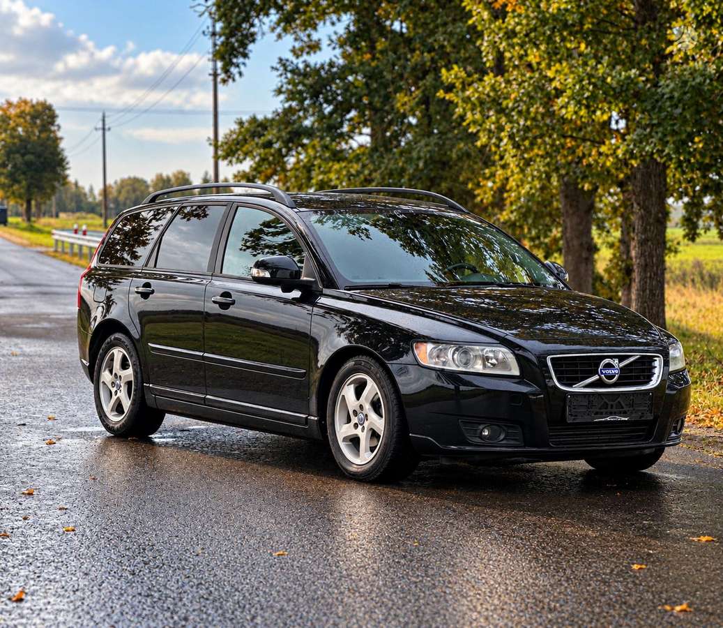 Volvo V50 2010 — photo 6