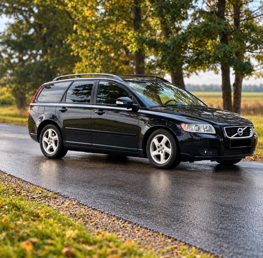 Volvo V50 2010 — photo 7