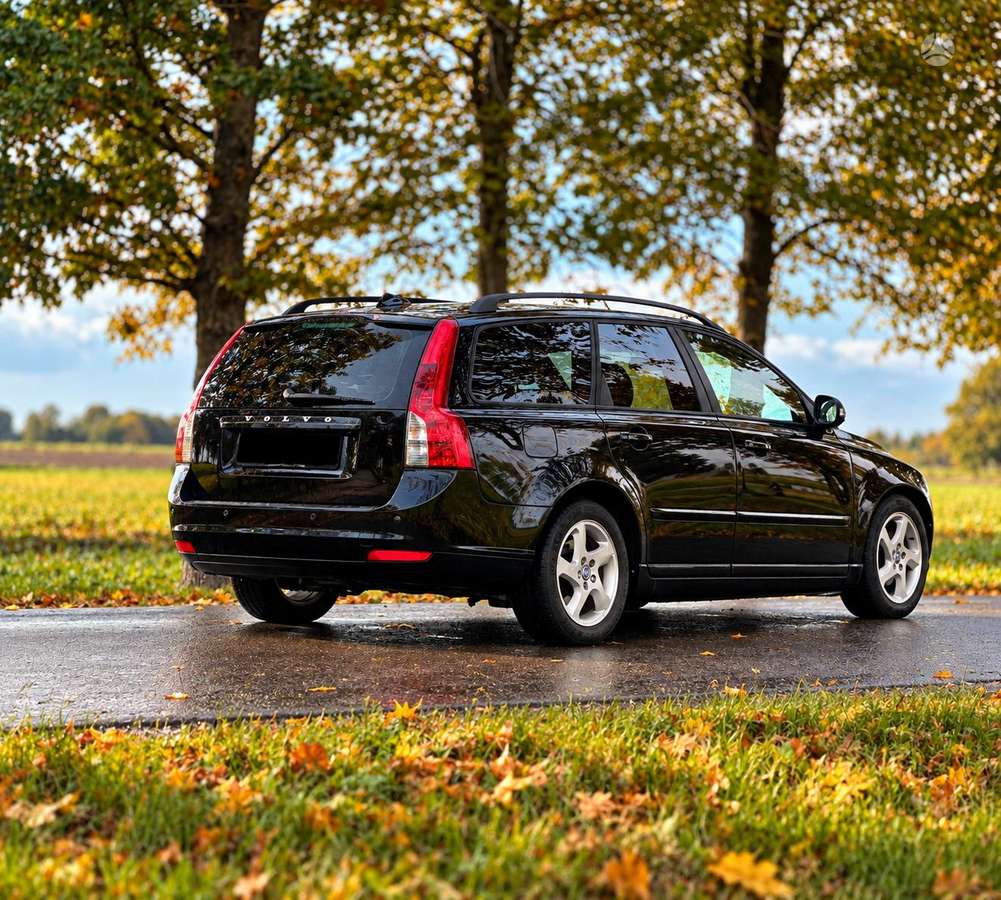 Volvo V50 2010 — photo 8
