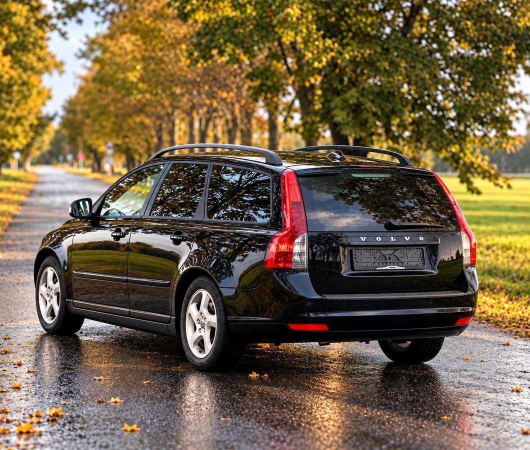 Volvo V50 2010 — photo 9