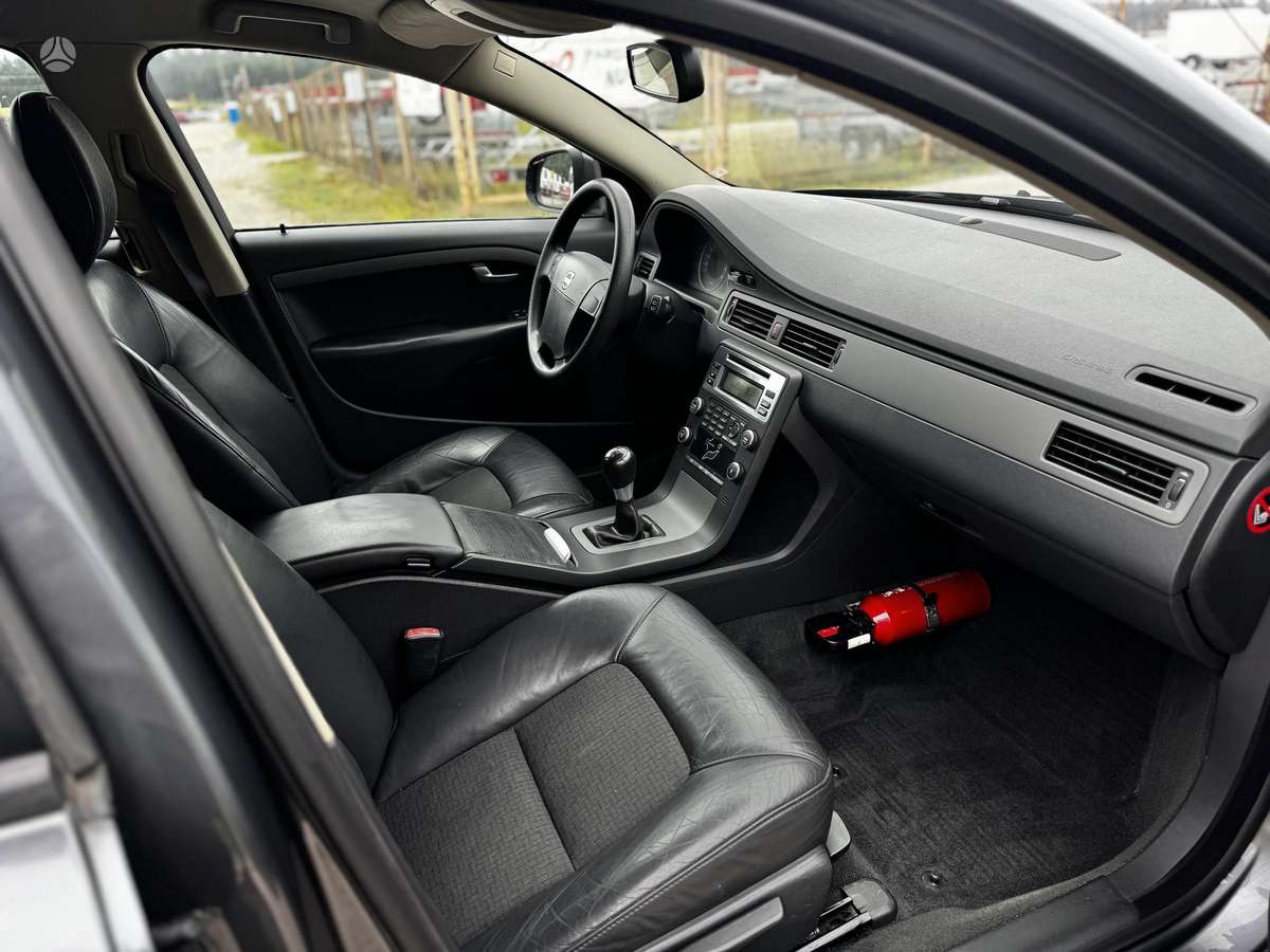 Volvo V70 2008 — photo 10