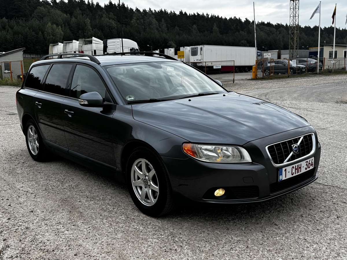 Volvo V70 2008 — interior