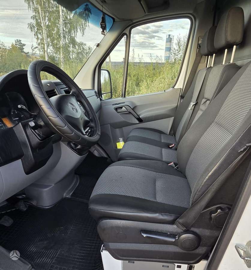 Mercedes-Benz Sprinter 2011 — engine 2200 cm³, 129 HP (95kW)