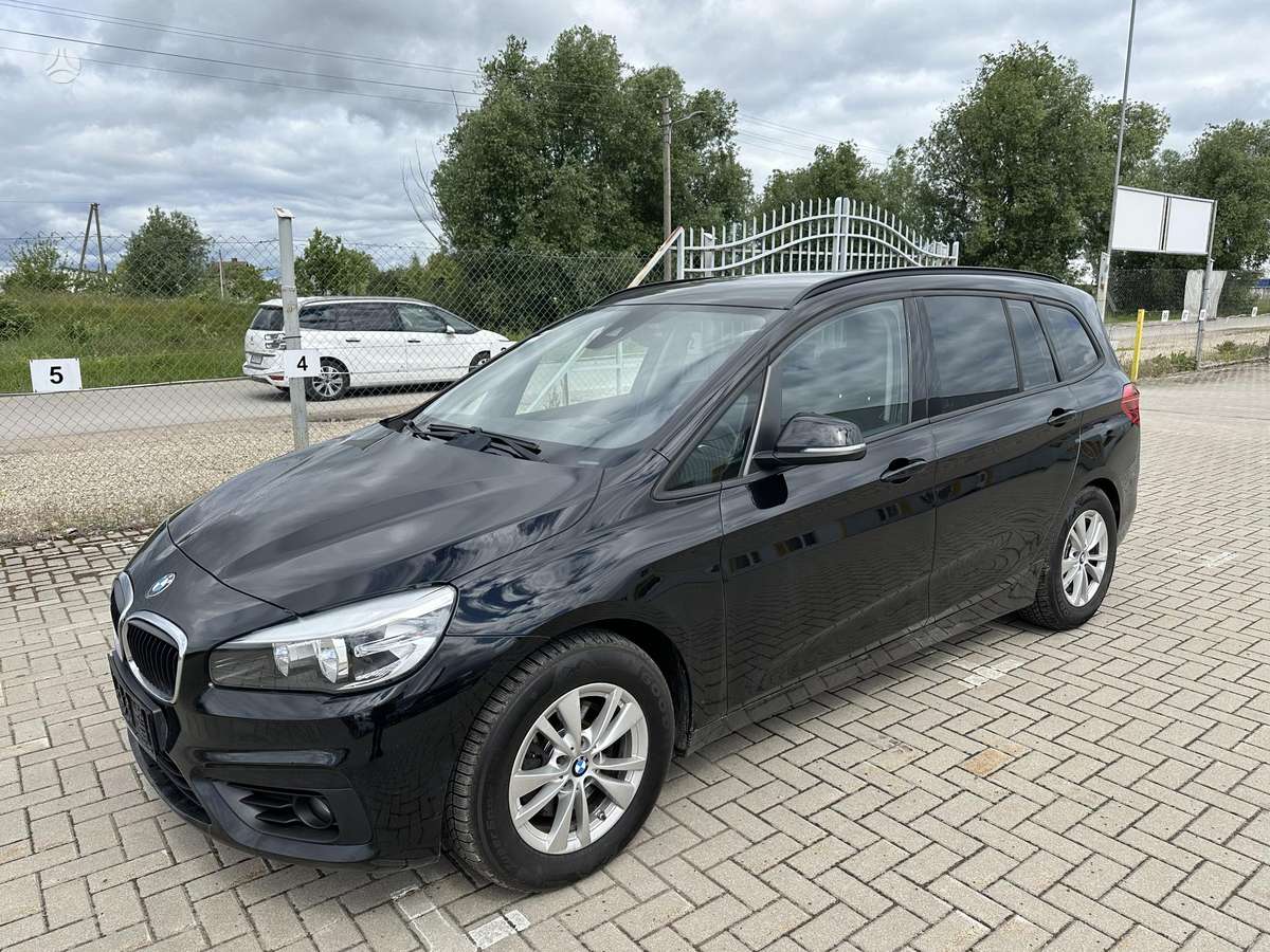 BMW 218, 2015