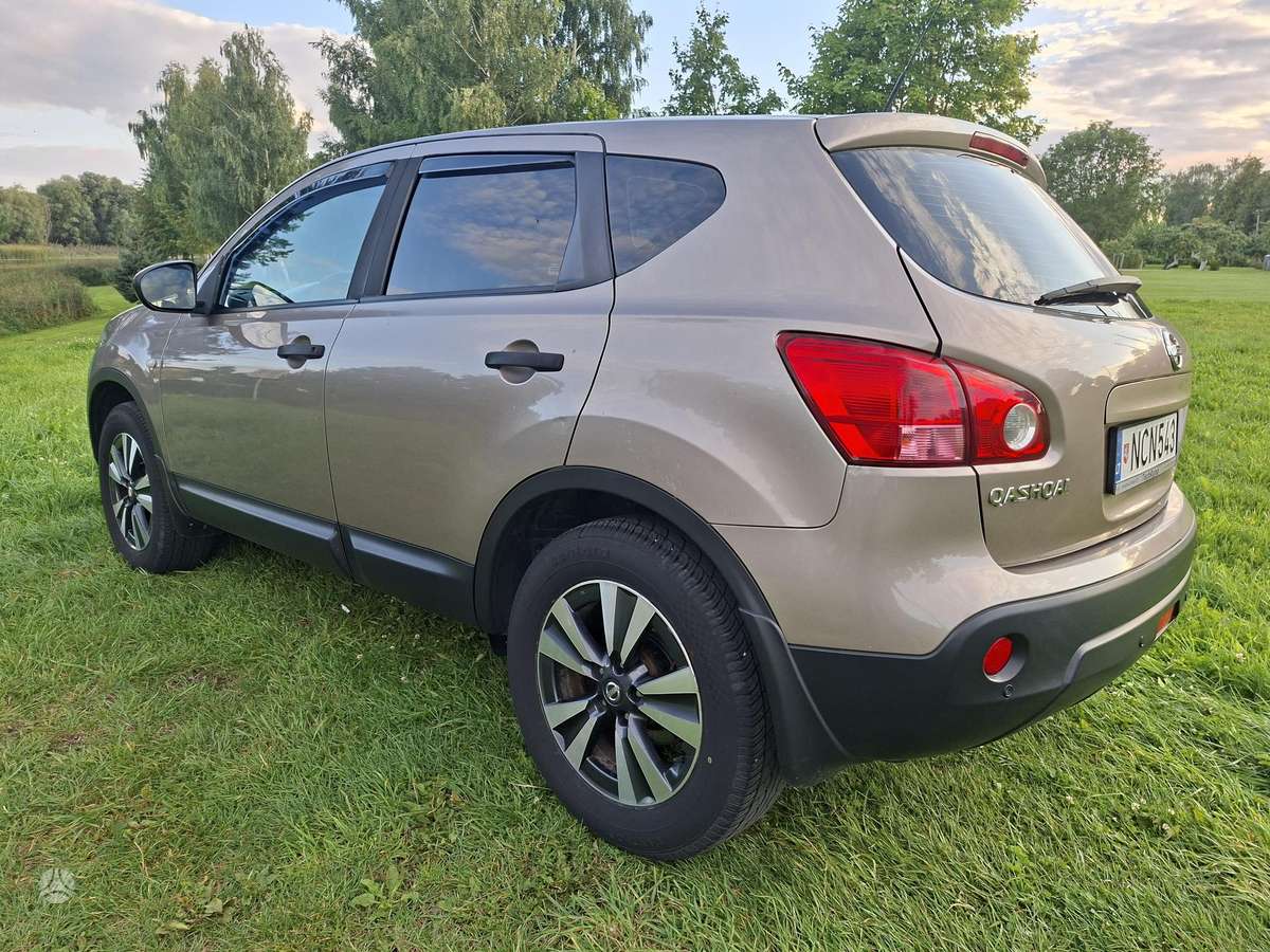 Nissan Qashqai 2008 — rear view