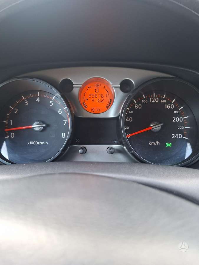 Nissan Qashqai 2008 — interior