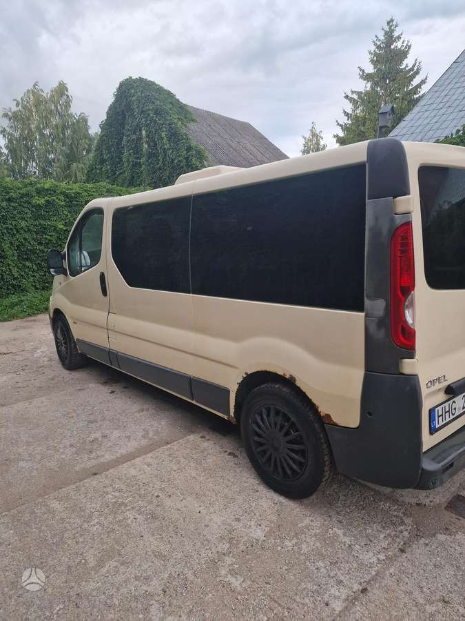 Opel Vivaro 2008 — салон
