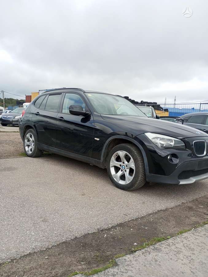 BMW X1 2009 — салон