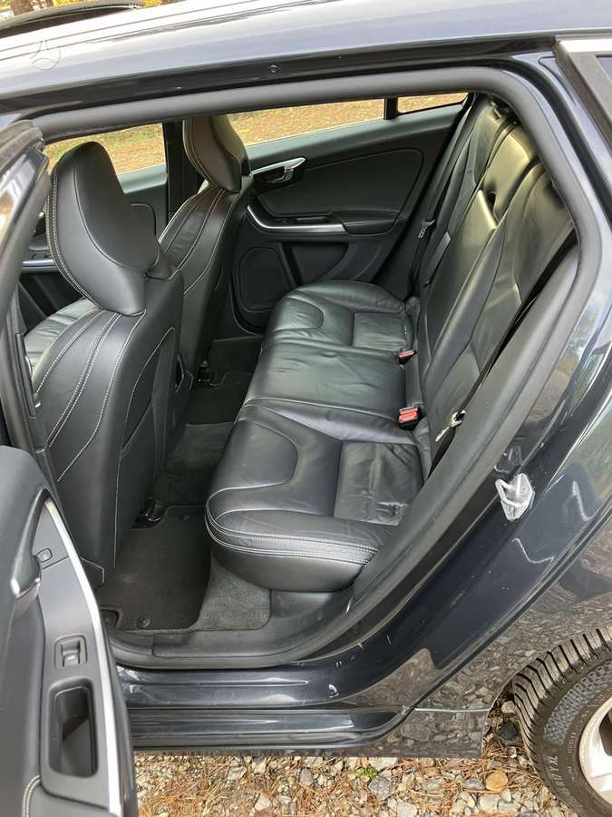 Volvo V60 2015 — photo 10