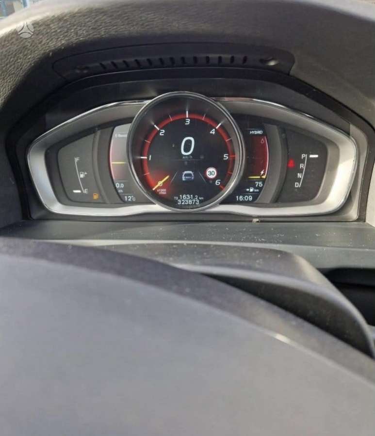 Volvo V60 2015 — photo 13