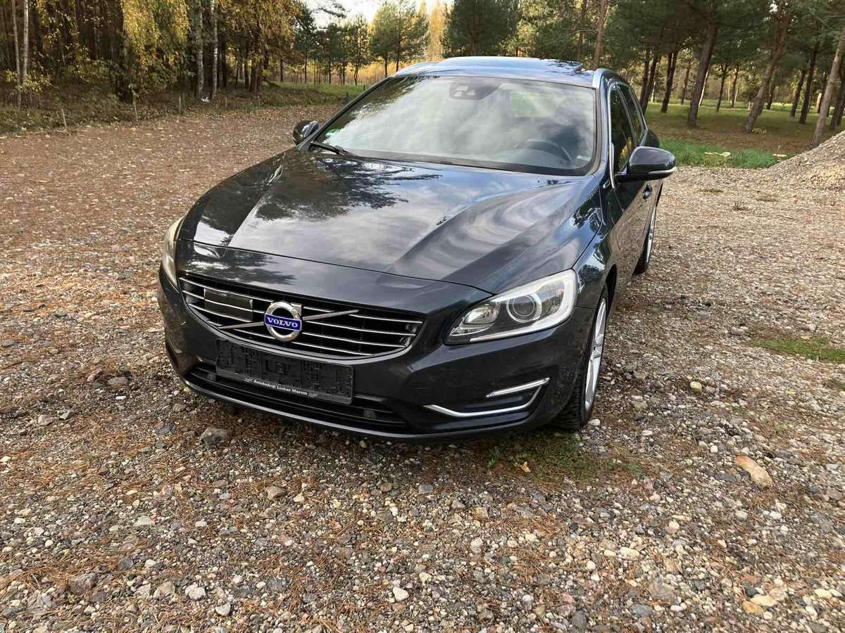 Volvo V60 2015 — rear view