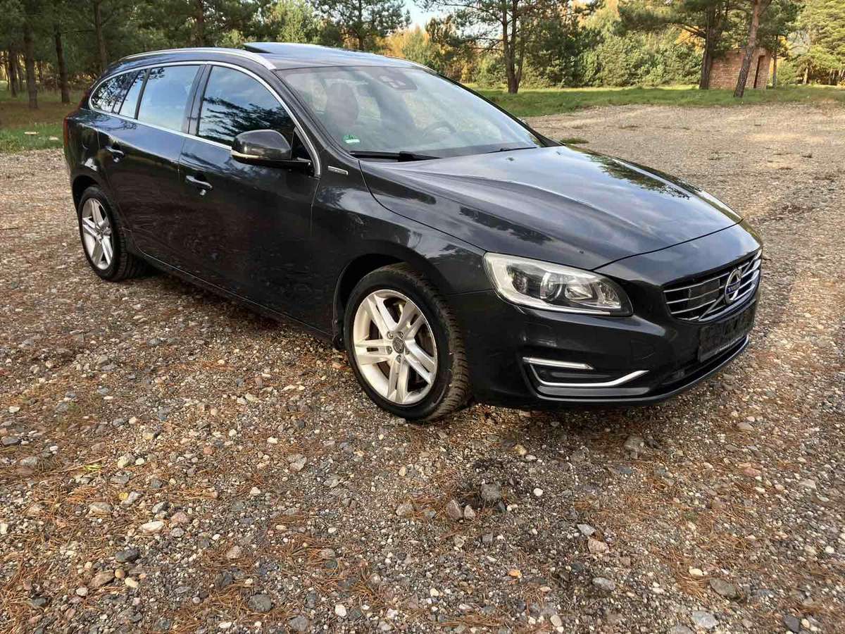 Volvo V60 2015 — interior
