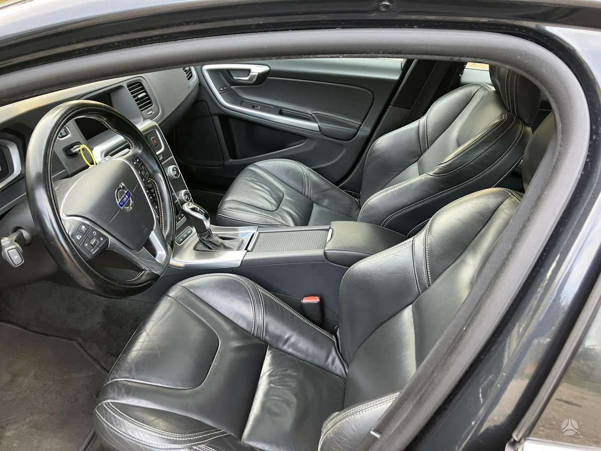 Volvo V60 2015 — photo 8